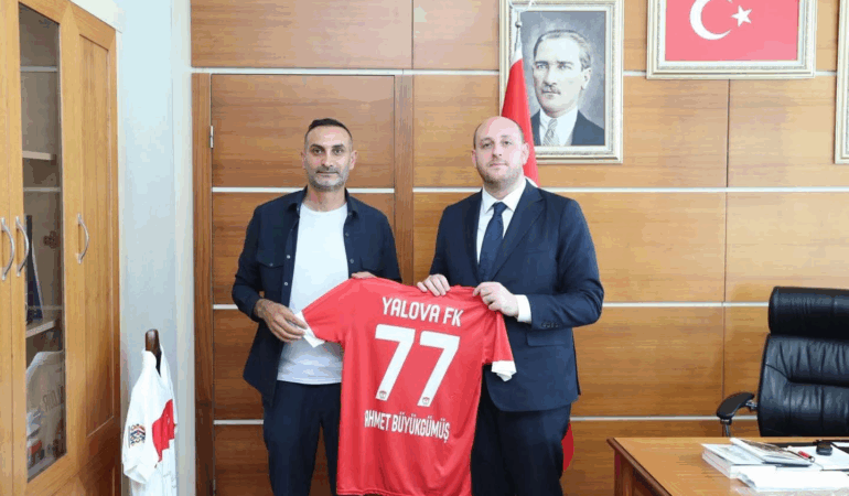 Yalova FK Başkanı Yalçın Oruç’tan Ahmet Büyükgümüş’e Ziyaret: Yeni Sezon Forması Takdim Edildi 1 Yalova FK Başkanı Yalçın Oruç’tan Ahmet Büyükgümüş’e Ziyaret: Yeni Sezon Forması Takdim Edildi