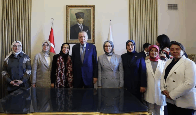 Cumhurbaşkanı Erdoğan’dan Yalova’ya Selam: Milletvekili Akyol Görüşmenin Detaylarını Paylaştı 25 Cumhurbaşkanı Erdoğan’dan Yalova’ya Selam: Milletvekili Akyol Görüşmenin Detaylarını Paylaştı
