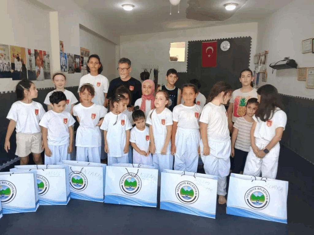 Başkan Nurten’den Şampiyon Karatecilere Ödül