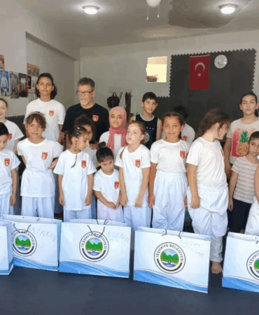 Başkan Nurten’den Şampiyon Karatecilere Ödül