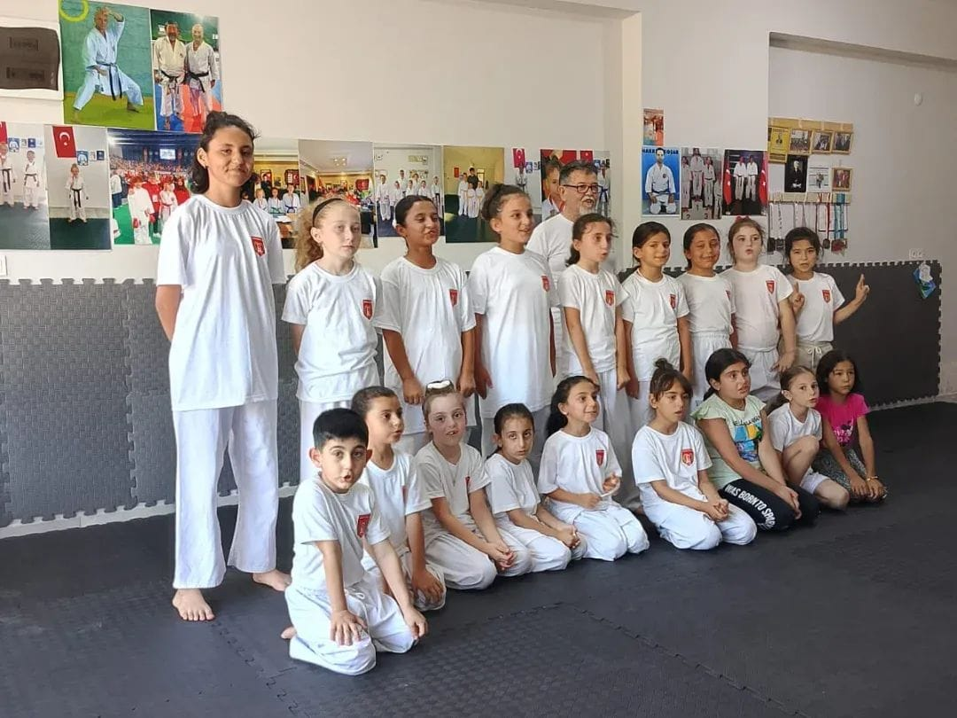 Başkan Nurten’den Şampiyon Karatecilere Ödül