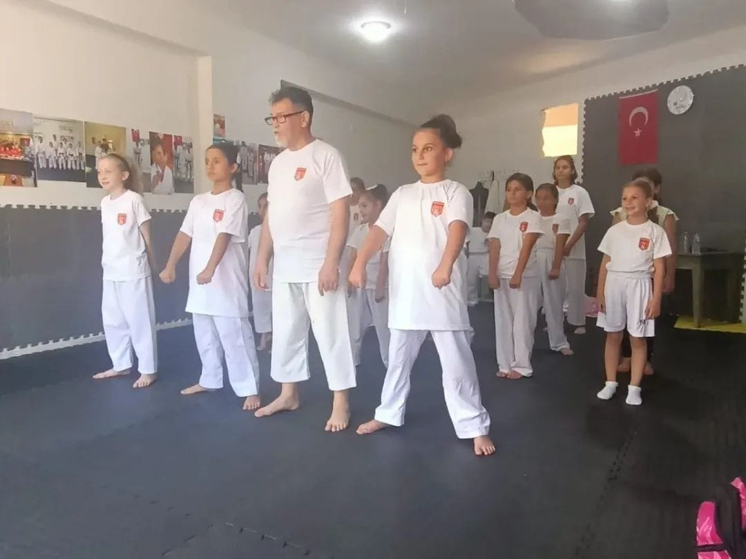 Başkan Nurten’den Şampiyon Karatecilere Ödül