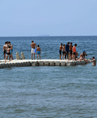YALOVA’DA AKASYA PLAJI’NDA BOĞULMA TEHLİKESİ: 8 YAŞINDAKİ ÇOCUK HAYATİ TEHLİKEDE