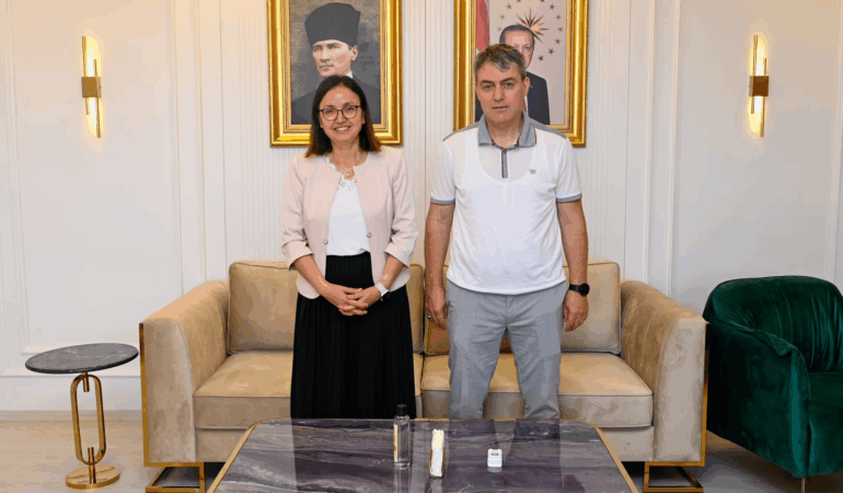 Yalova’da İki Yıllık Görev Süresinde Fark Yarattı: Vali Dr. Hülya Kaya’ya Kamuoyundan Tam Destek 1 Yalova’da İki Yıllık Görev Süresinde Fark Yarattı: Vali Dr. Hülya Kaya’ya Kamuoyundan Tam Destek