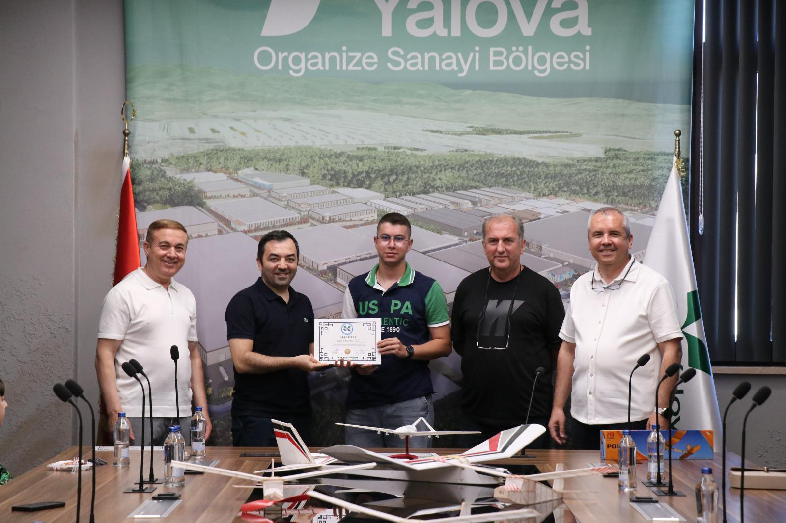 YALOVA OSB’DE GENÇLER MODEL UÇAKLARLA HAVACILIĞA KANAT AÇTI