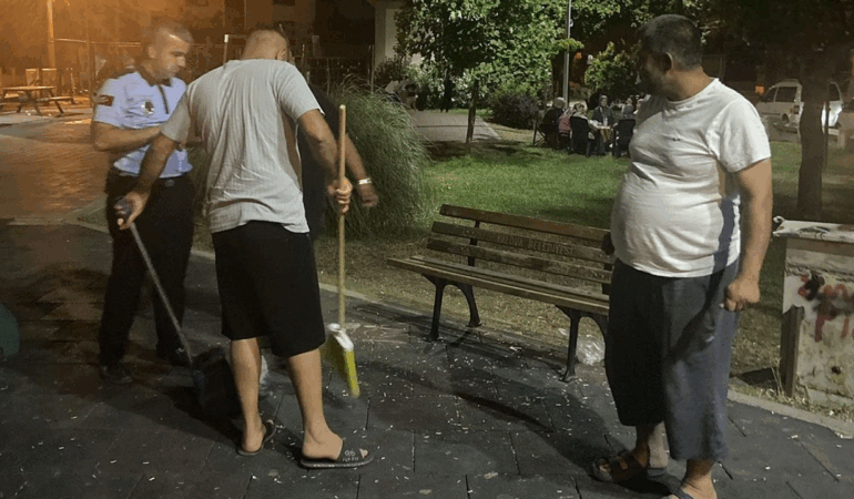 YALOVA'DA PARKI KİRLETENLERE ANINDA MÜDAHALE: ÇEVREYİ TEMİZLETTİLER