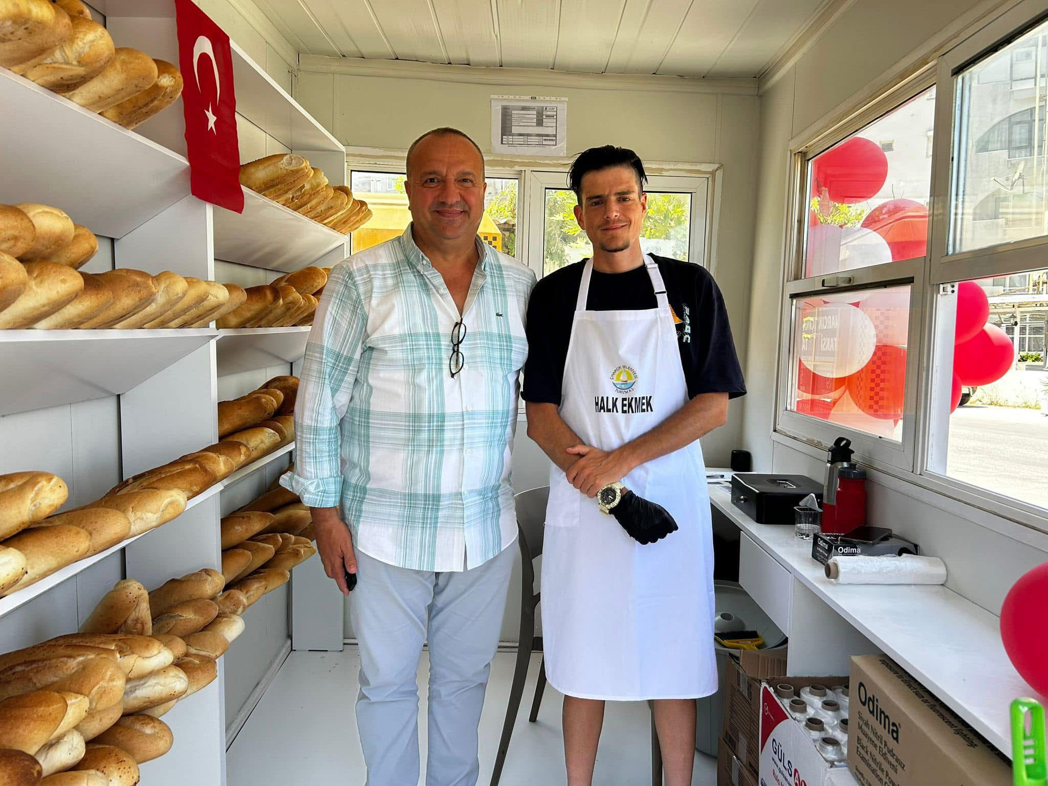 BAŞKAN KURT, HALK EKMEK SÖZÜNÜ TUTTU: ÇINARCIK’TA UYGULAMA BAŞLADI