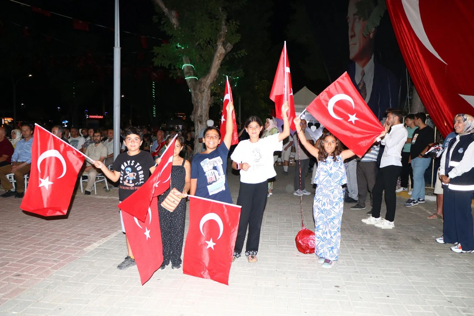 ÇİFTLİKKÖY'DE 15 TEMMUZ'UN 9. YILDÖNÜMÜ ETKİNLİKLERİ GERÇEKLEŞTİRİLDİ