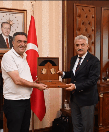 Türkiye’nin ve Dünyanın İlk “Akıllı İnek” Projesi Gümüşhaneli İş İnsanı Cemil Tanguroğlu’ndan