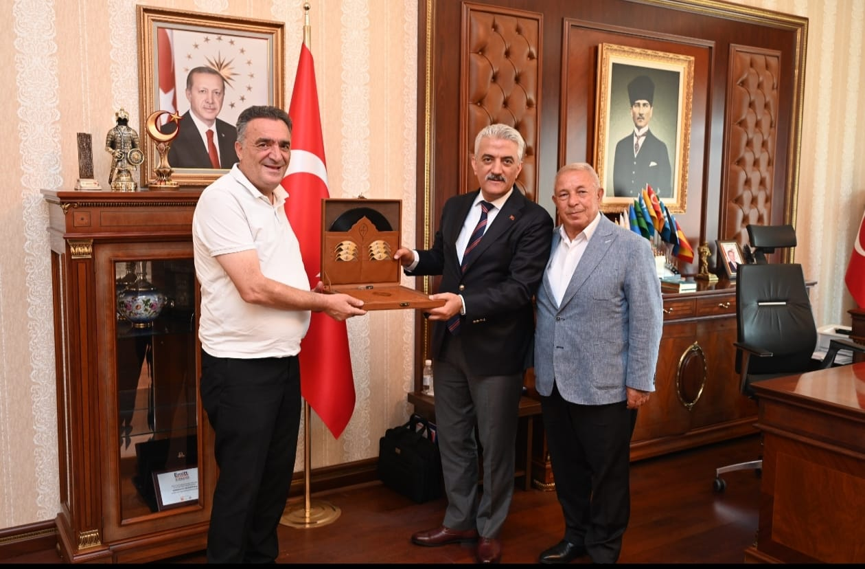 Türkiye’nin ve Dünyanın İlk “Akıllı İnek” Projesi Gümüşhaneli İş İnsanı Cemil Tanguroğlu’ndan