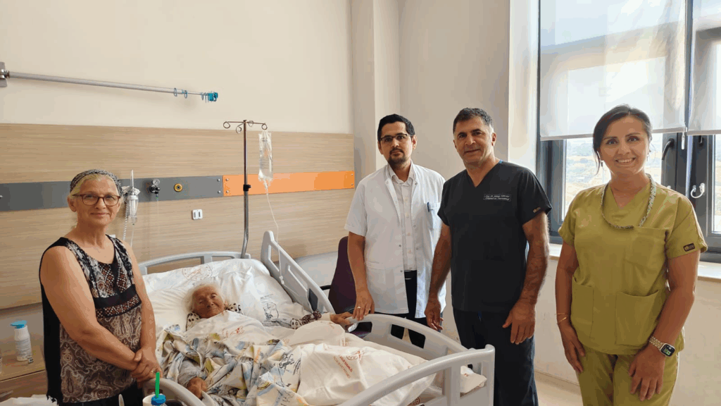 Yalova Eğitim ve Araştırma Hastanesi’nde İnsan Odaklı Sağlık Hizmeti: Başhekim Ergenç ve Ortopedi Ekibinden Anlamlı Ziyaret