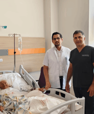 Yalova Eğitim ve Araştırma Hastanesi’nde İnsan Odaklı Sağlık Hizmeti: Başhekim Ergenç ve Ortopedi Ekibinden Anlamlı Ziyaret