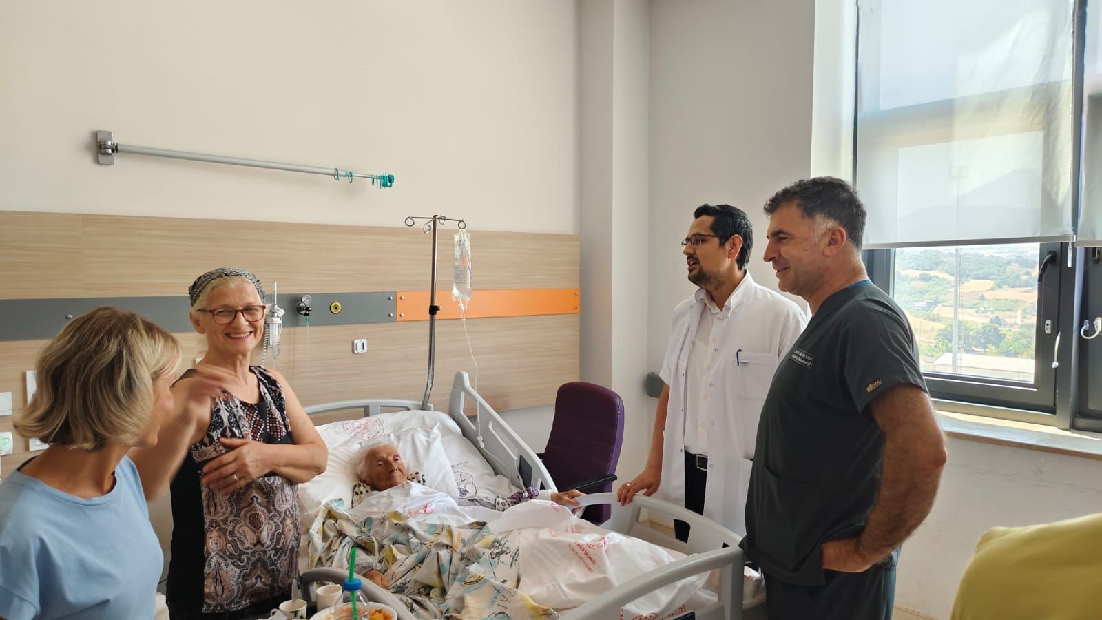 Yalova Eğitim ve Araştırma Hastanesi’nde İnsan Odaklı Sağlık Hizmeti: Başhekim Ergenç ve Ortopedi Ekibinden Anlamlı Ziyaret