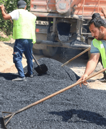 ŞEHİR MERKEZİNDE YOL BAKIM ÇALIŞMALARI DEVAM EDİYOR