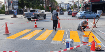 ÇİFTLİKKÖY'DE YAYA GEÇİTLERİ YENİLENİYOR
