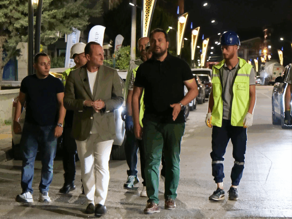 ÇİFTLİKKÖY YENİ NESİL AYDINLATMALARLA IŞILDIYOR