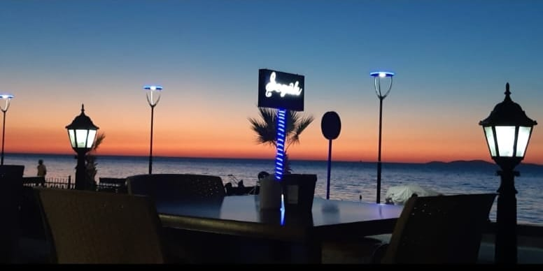 Segah Cafe, Çiftlikköy Sahilinde Müzik ve Lezzeti Buluşturuyor