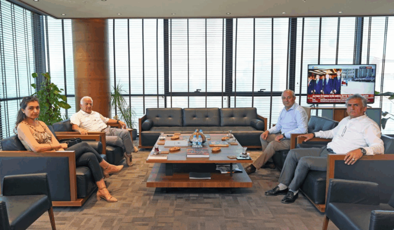 CHP’li Vekil Tahsin Becan ve Ressam Sevgi Atamış’tan YTSO’ya Ziyaret 6 CHP’li Vekil Tahsin Becan ve Ressam Sevgi Atamış’tan YTSO’ya Ziyaret
