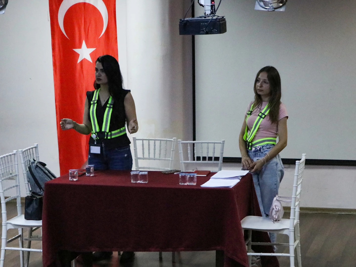 ÇİFTLİKKÖY’DE İSTİHDAM OFİSİ’NİN TOPLU MÜLAKATINA YOĞUN İLGİ