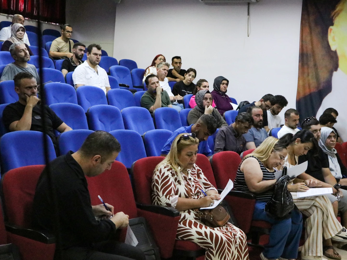 ÇİFTLİKKÖY’DE İSTİHDAM OFİSİ’NİN TOPLU MÜLAKATINA YOĞUN İLGİ