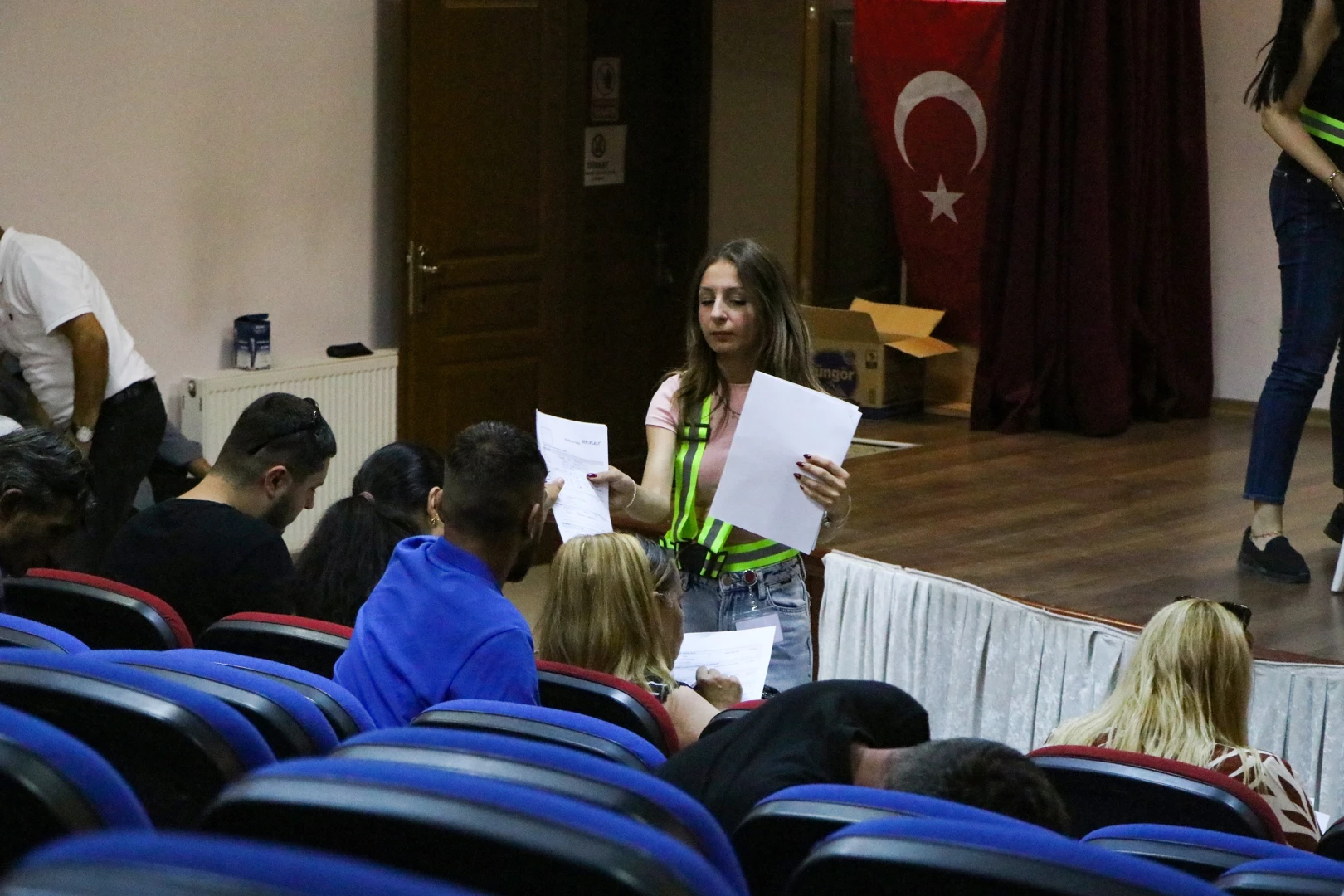 ÇİFTLİKKÖY’DE İSTİHDAM OFİSİ’NİN TOPLU MÜLAKATINA YOĞUN İLGİ