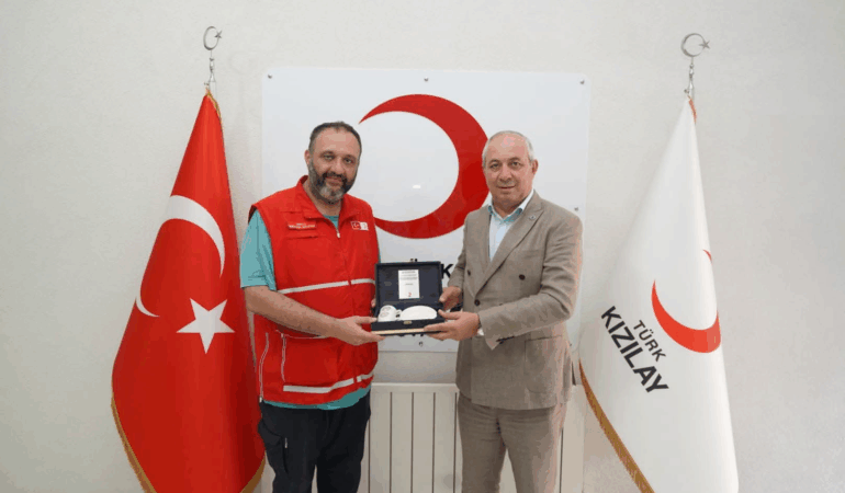 YTSO’dan Kızılay Yalova Şubesi’ne Ziyaret 6 YTSO’dan Kızılay Yalova Şubesi’ne Ziyaret