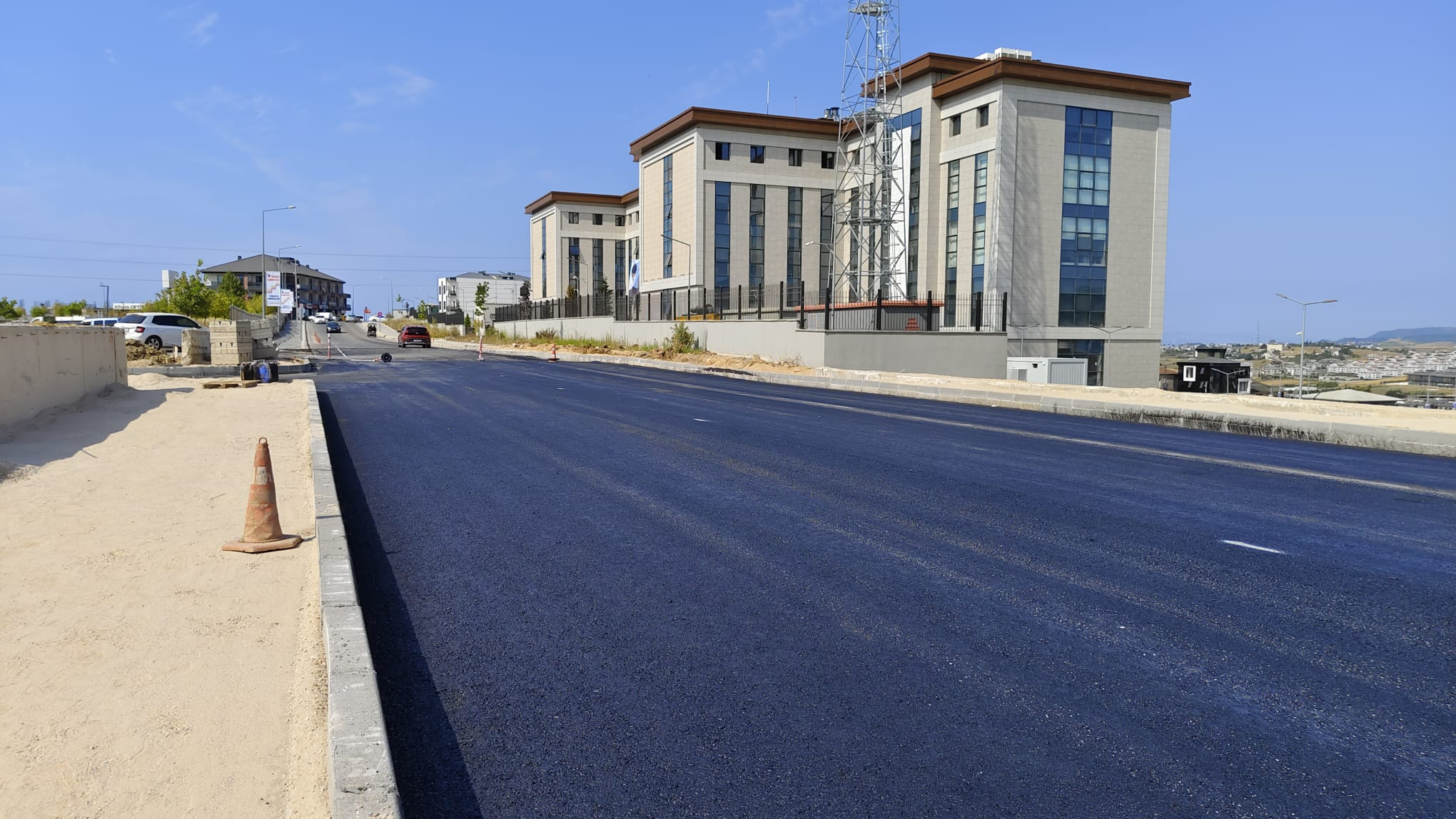 Yalova Eğitim ve Araştırma Hastanesi'ne Ulaşım Rahatlıyor: Yol Ay Sonunda Açılıyor, 190 Araçlık Otopark Geliyor