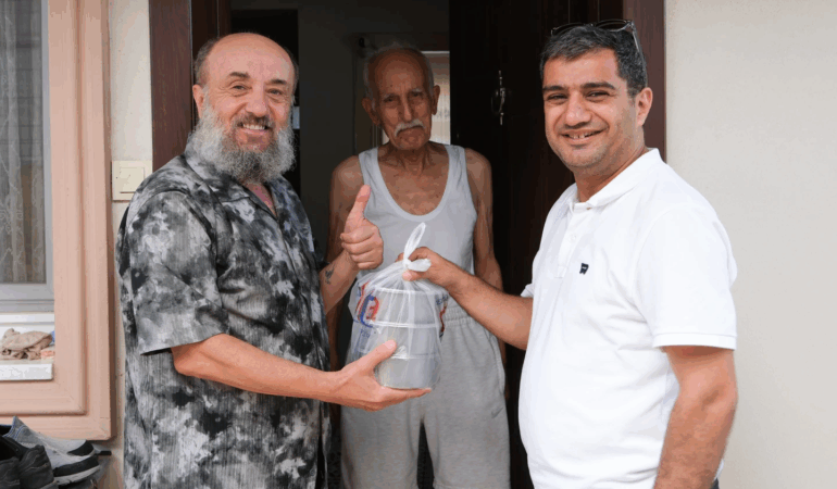ÇİFTLİKKÖY BELEDİYESİ 6 AYDA 7843 ÖĞÜN SICAK YEMEK DAĞITTI