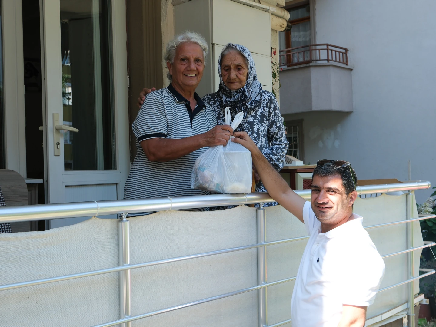 ÇİFTLİKKÖY BELEDİYESİ 6 AYDA 7843 ÖĞÜN SICAK YEMEK DAĞITTI