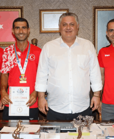 YALOVALI SPORCULAR DÜNYA ŞAMPİYONASI ÖNCESİ BAŞKAN GÜREL’İ ZİYARET ETTİ