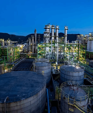 AKSA AKRİLİK’TEN SAVUNMA SANAYİİNE STRATEJİK YATIRIM: MİTHRA İLE YERLİ BALİSTİK KUMAŞ ÜRETİMİ BAŞLIYOR