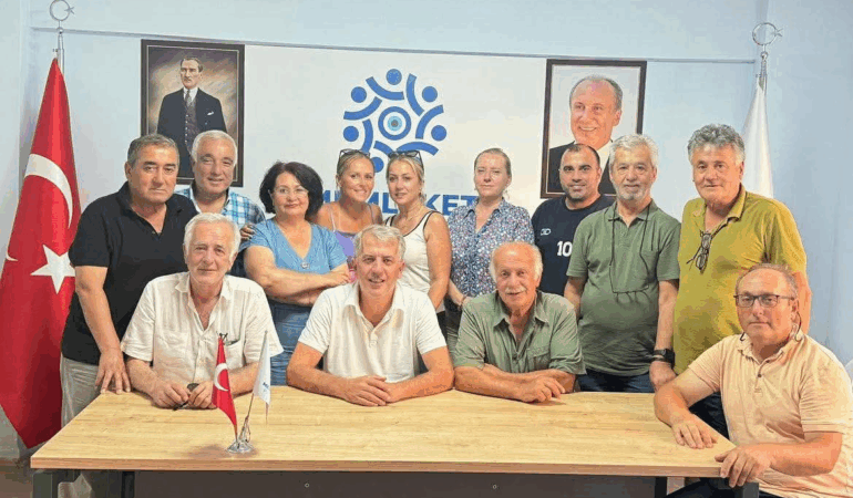 Memleket Partisi Yalova İl Başkanı Ertan Şener'den Veda Mesajı: CHP’ye Geri Döndü 6 Memleket Partisi Yalova İl Başkanı Ertan Şener'den Veda Mesajı: CHP’ye Geri Döndü