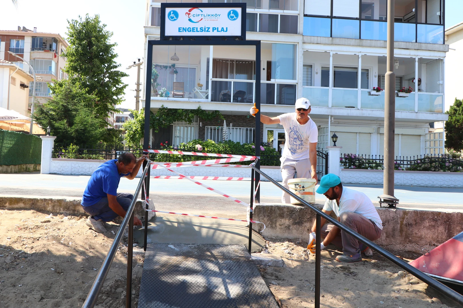 ÇİFTLİKKÖY BELEDİYESİ ENGELSİZ DENİZ KEYFİ İÇİN HAREKETE GEÇTİ