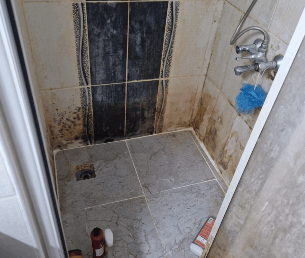 GENÇLER MİKROP YUVASINA MAHKÛM EDİLDİ