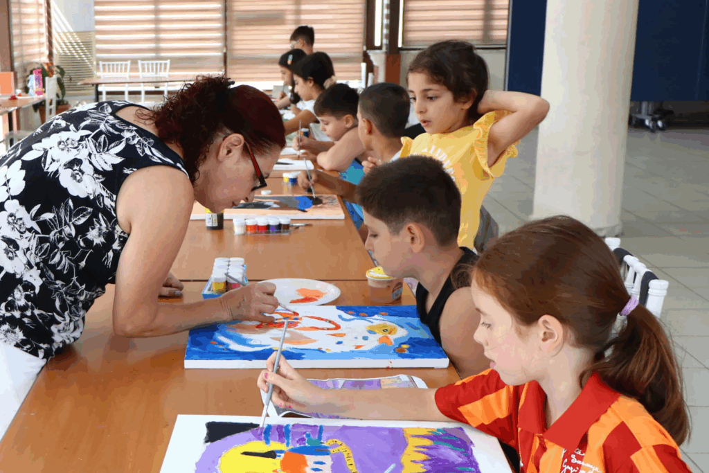 ÇİFTLİKKÖY’ÜN MİNİK PİCASSO’LARI SERGİYE HAZIRLANIYOR