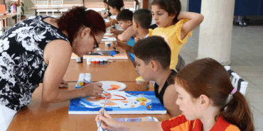 ÇİFTLİKKÖY’ÜN MİNİK PİCASSO’LARI SERGİYE HAZIRLANIYOR