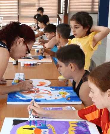 ÇİFTLİKKÖY’ÜN MİNİK PİCASSO’LARI SERGİYE HAZIRLANIYOR