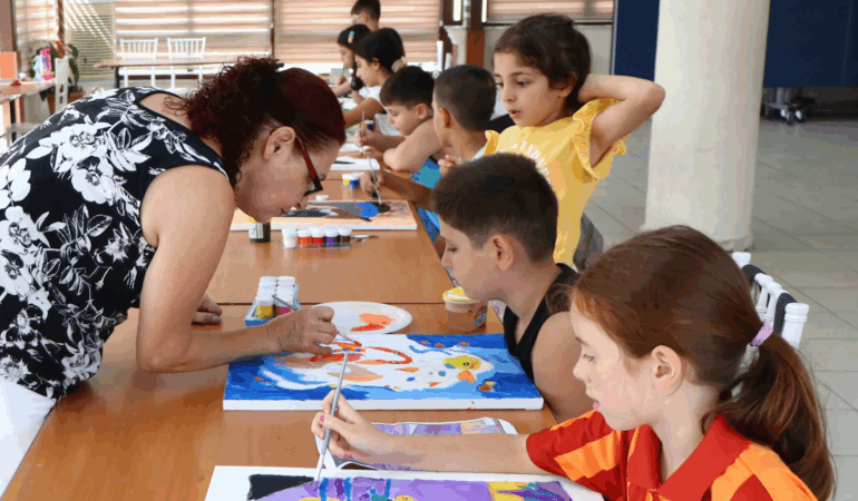 ÇİFTLİKKÖY’ÜN MİNİK PİCASSO’LARI SERGİYE HAZIRLANIYOR