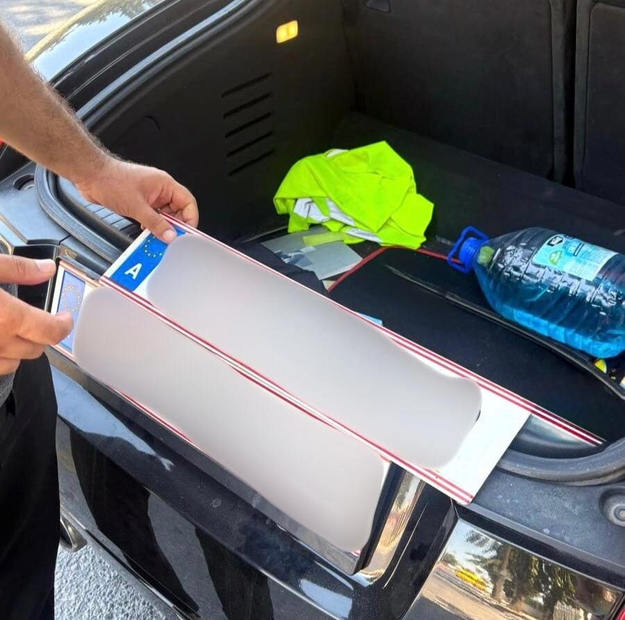 Yalova’da Sahte Plaka Operasyonu: Avusturya Plakalı Araçta Resmi Belgede Sahtecilik Tespit Edildi