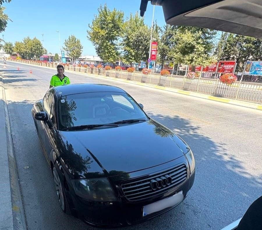 Yalova’da Sahte Plaka Operasyonu: Avusturya Plakalı Araçta Resmi Belgede Sahtecilik Tespit Edildi