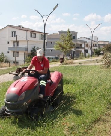 PARK VE BAHÇELERİN BAKIMLARI DEVAM EDİYOR