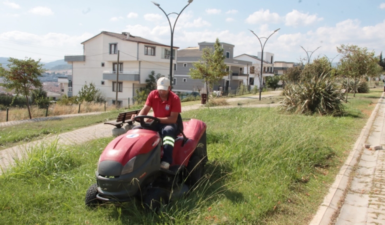 PARK VE BAHÇELERİN BAKIMLARI DEVAM EDİYOR