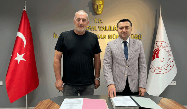 Yalova’da Kırsal Kalkınmaya Destek: Yem Karma Makinası Alımı İçin Hibe Sözleşmesi İmzalandı 1 Yalova’da Kırsal Kalkınmaya Destek: Yem Karma Makinası Alımı İçin Hibe Sözleşmesi İmzalandı