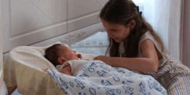 BAŞKAN YELE AİLELERLE BEBEK ZİYARETLERİNDE BULUŞTU