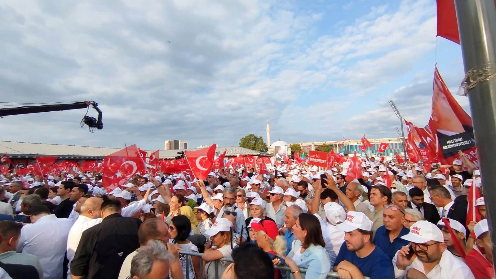 Müsavat Dervişoğlu Bursa’dan Seslendi: “Birinci Vazifen, Bu Aziz Vatanı Korumaktır”