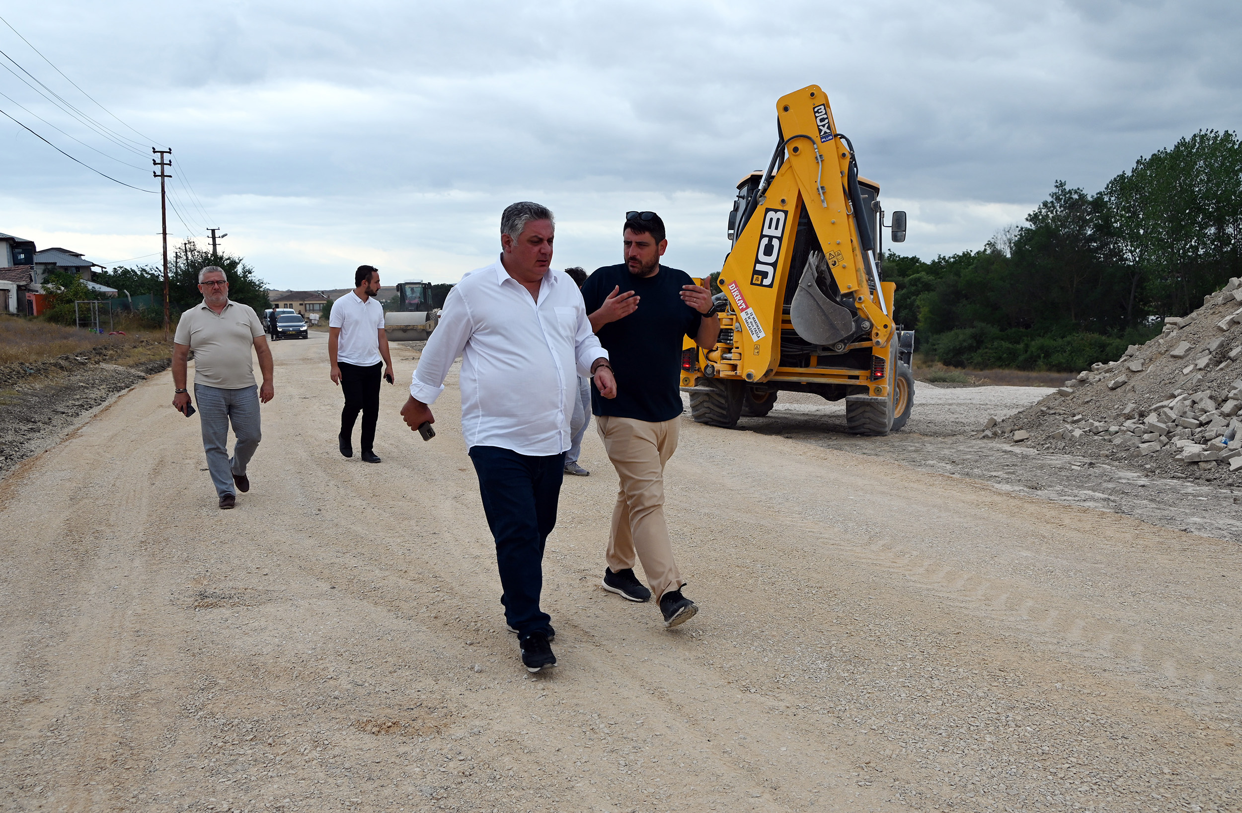 BAŞKAN GÜREL YOL ÇALIŞMALARINI YERİNDE İNCELEDİ 4 BAŞKAN GÜREL YOL ÇALIŞMALARINI YERİNDE İNCELEDİ