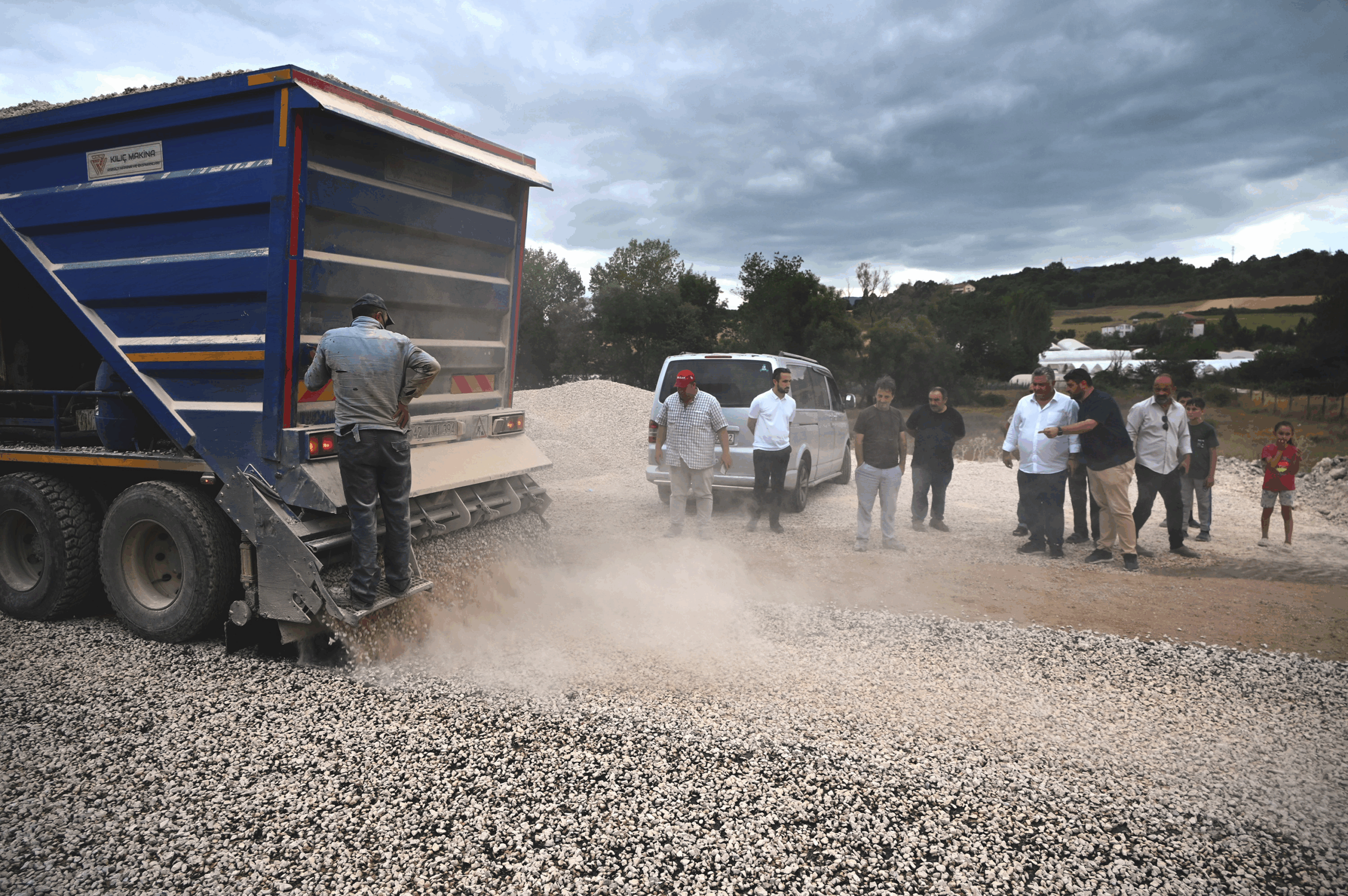 BAŞKAN GÜREL YOL ÇALIŞMALARINI YERİNDE İNCELEDİ 7 BAŞKAN GÜREL YOL ÇALIŞMALARINI YERİNDE İNCELEDİ