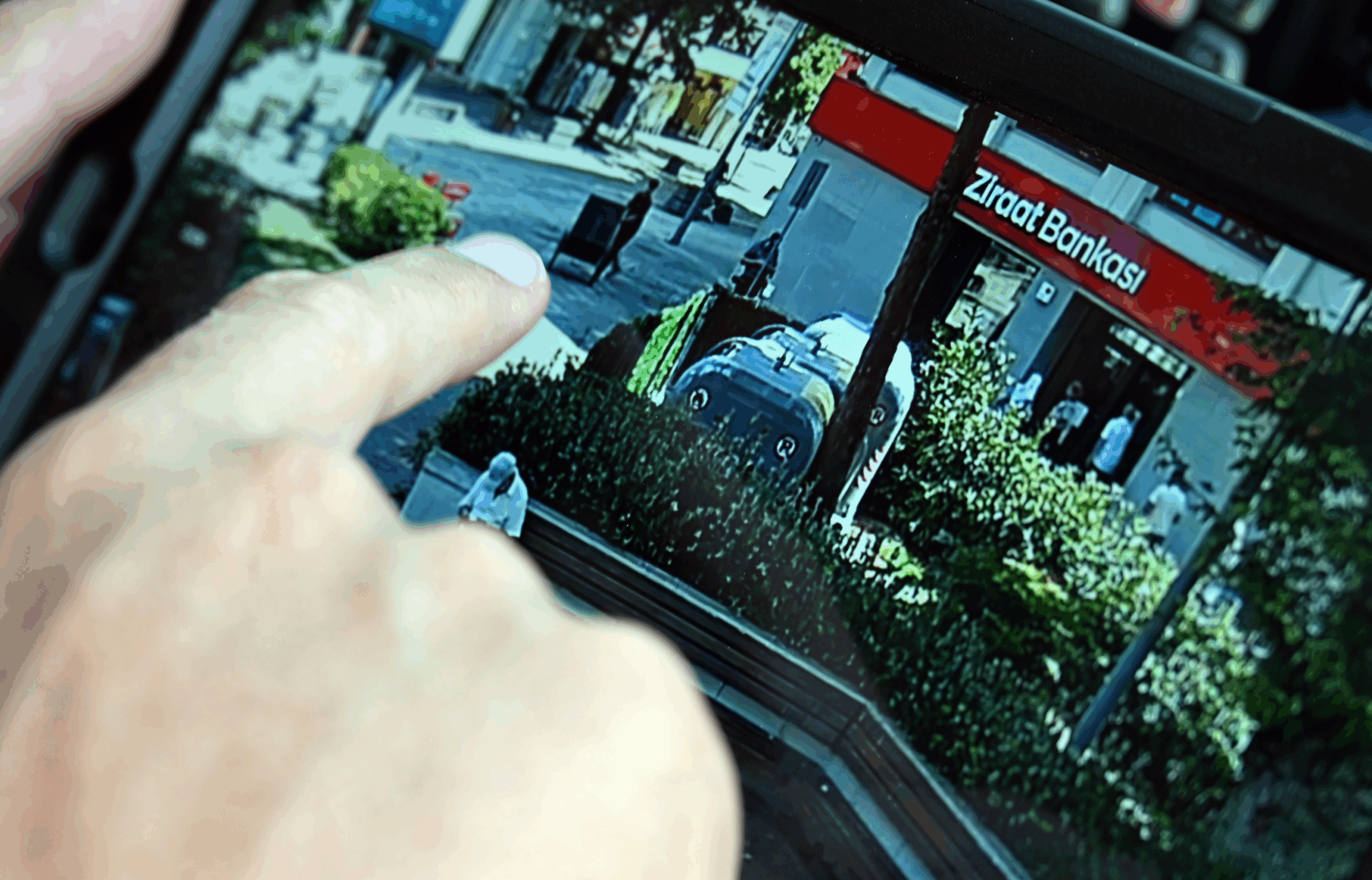 ÇÖP BİDONLARI BOŞ OLMASINA RAĞMEN YERE ATILAN ATIK CEZAYLA SONUÇLANDI 7 ÇÖP BİDONLARI BOŞ OLMASINA RAĞMEN YERE ATILAN ATIK CEZAYLA SONUÇLANDI