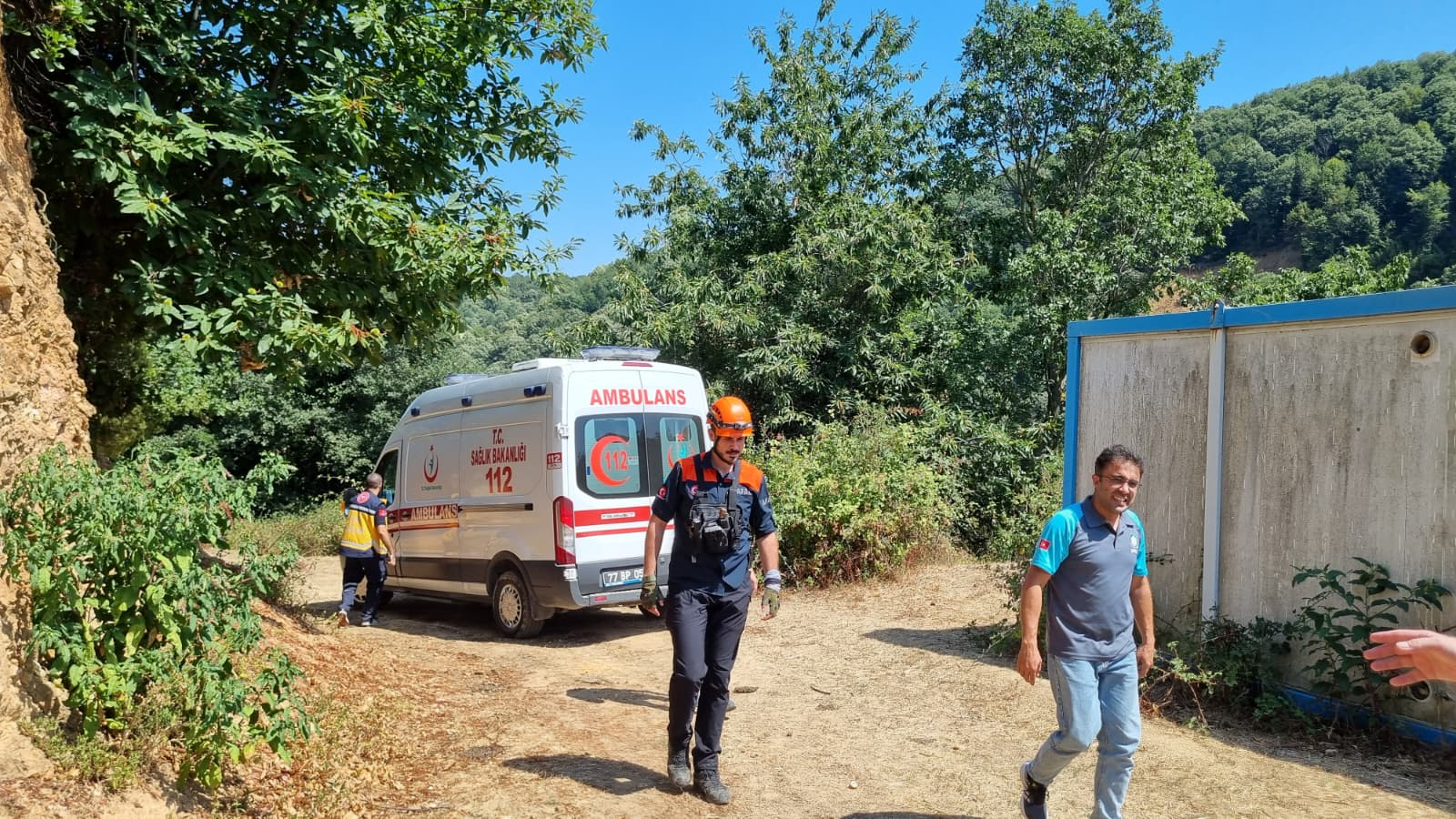 Gökçedere Barajı Mevkiinde Yaşlı Vatandaşın Tahliyesi: Ekipler Zorlu Araziye Rağmen Müdahale Etti 5 Gökçedere Barajı Mevkiinde Yaşlı Vatandaşın Tahliyesi: Ekipler Zorlu Araziye Rağmen Müdahale Etti