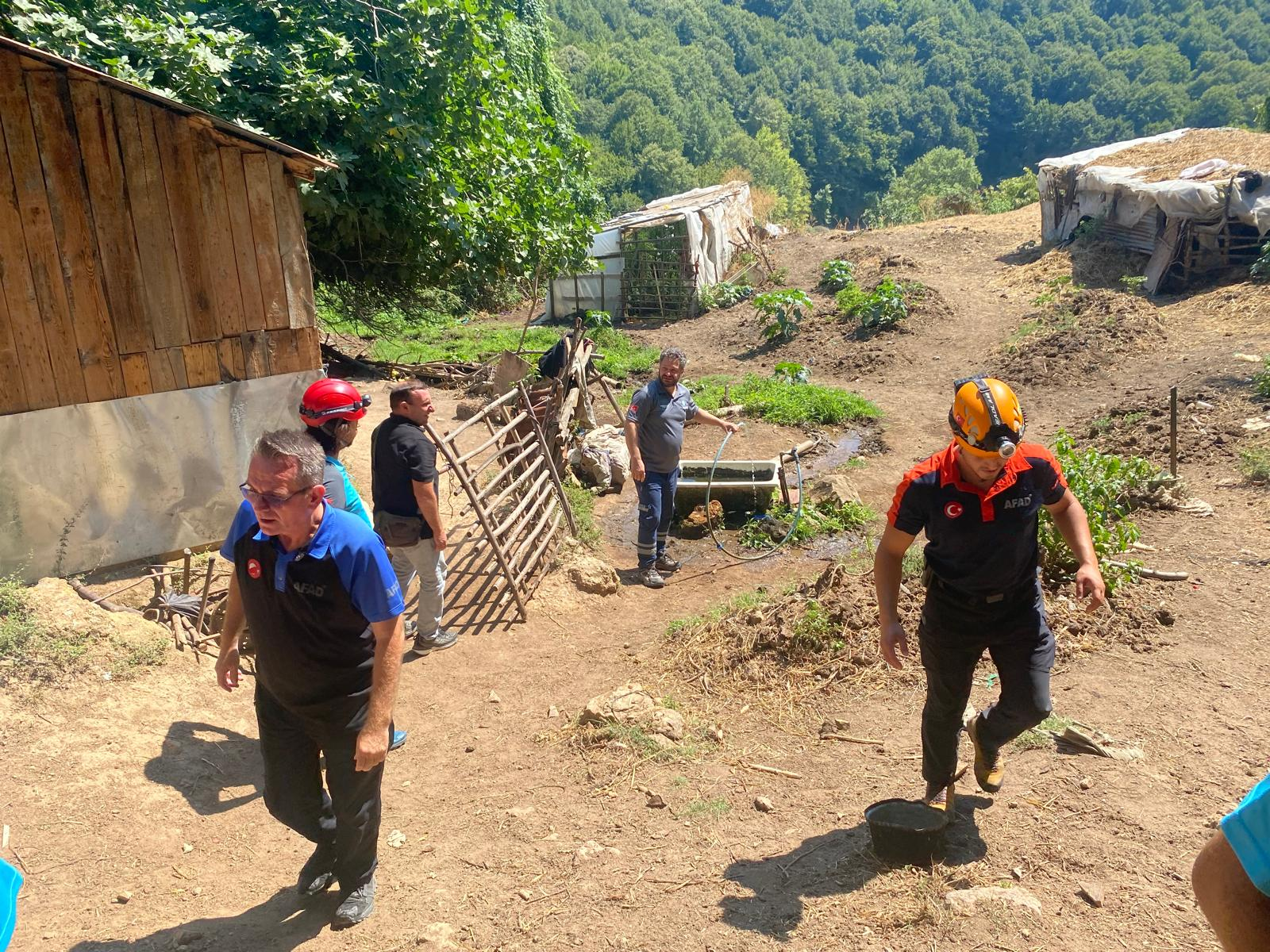 Gökçedere Barajı Mevkiinde Yaşlı Vatandaşın Tahliyesi: Ekipler Zorlu Araziye Rağmen Müdahale Etti 6 Gökçedere Barajı Mevkiinde Yaşlı Vatandaşın Tahliyesi: Ekipler Zorlu Araziye Rağmen Müdahale Etti